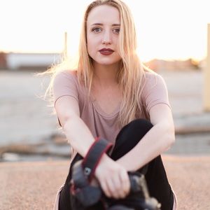 Meet your Posher, Elise